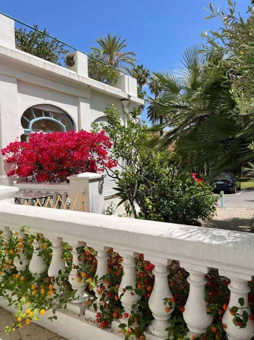 Beautiful Garden Apartment Steps From The Beach Menton Eksteriør bilde
