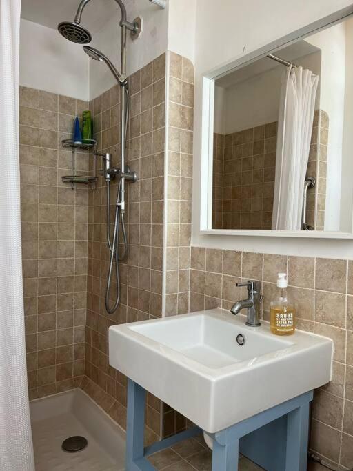 Beautiful Garden Apartment Steps From The Beach Menton Eksteriør bilde