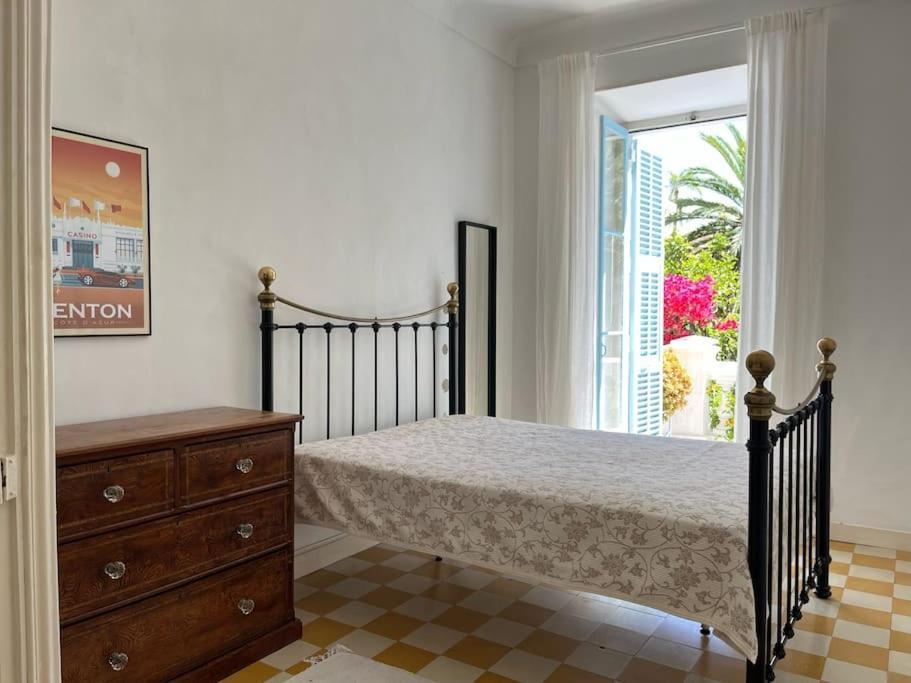 Beautiful Garden Apartment Steps From The Beach Menton Eksteriør bilde